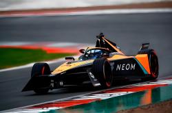 华体会皇马赞助商-包含梅赛德斯翻盘迈凯伦，塞恩斯点燃赛场的词条