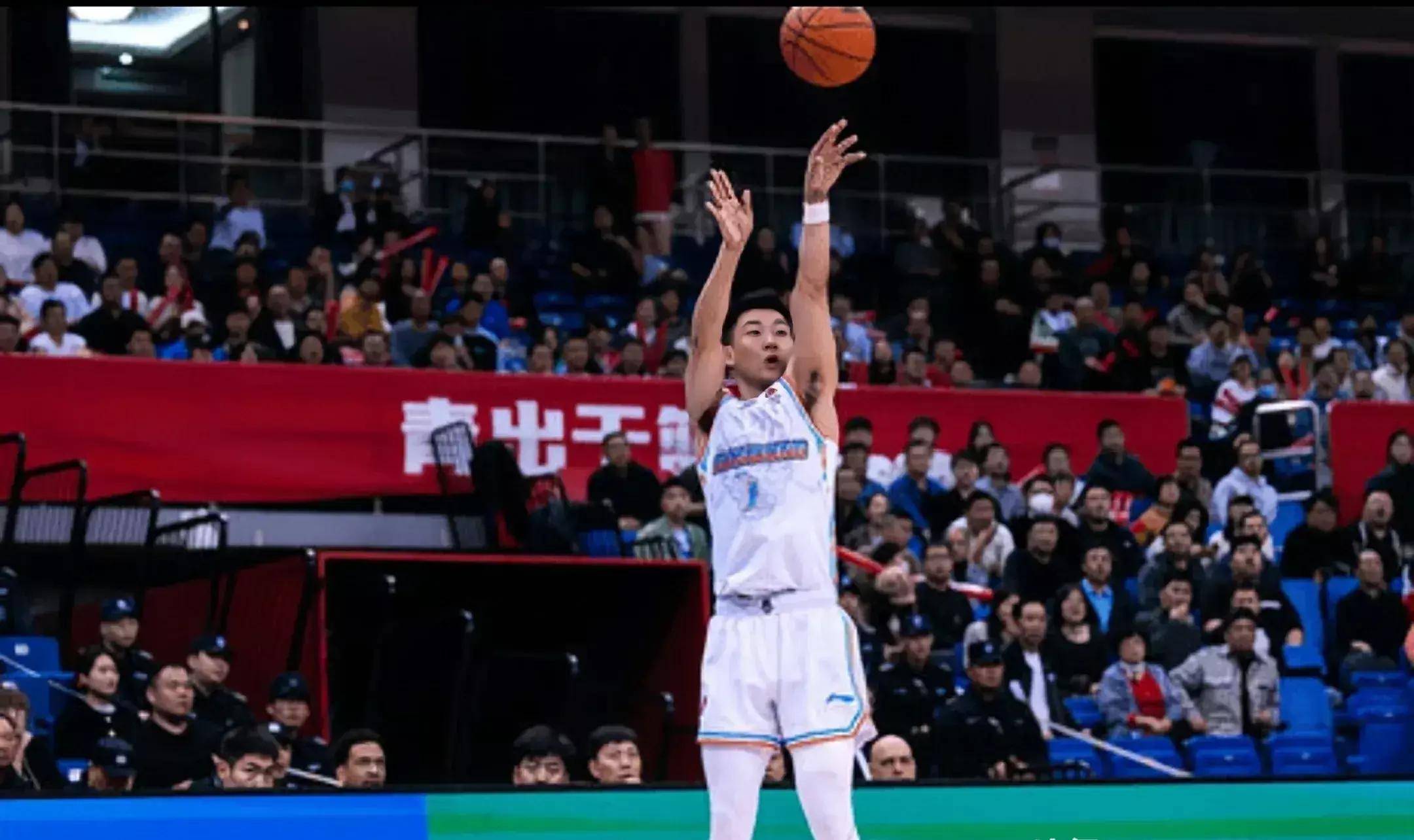 山东男篮主场大胜八一男篮！