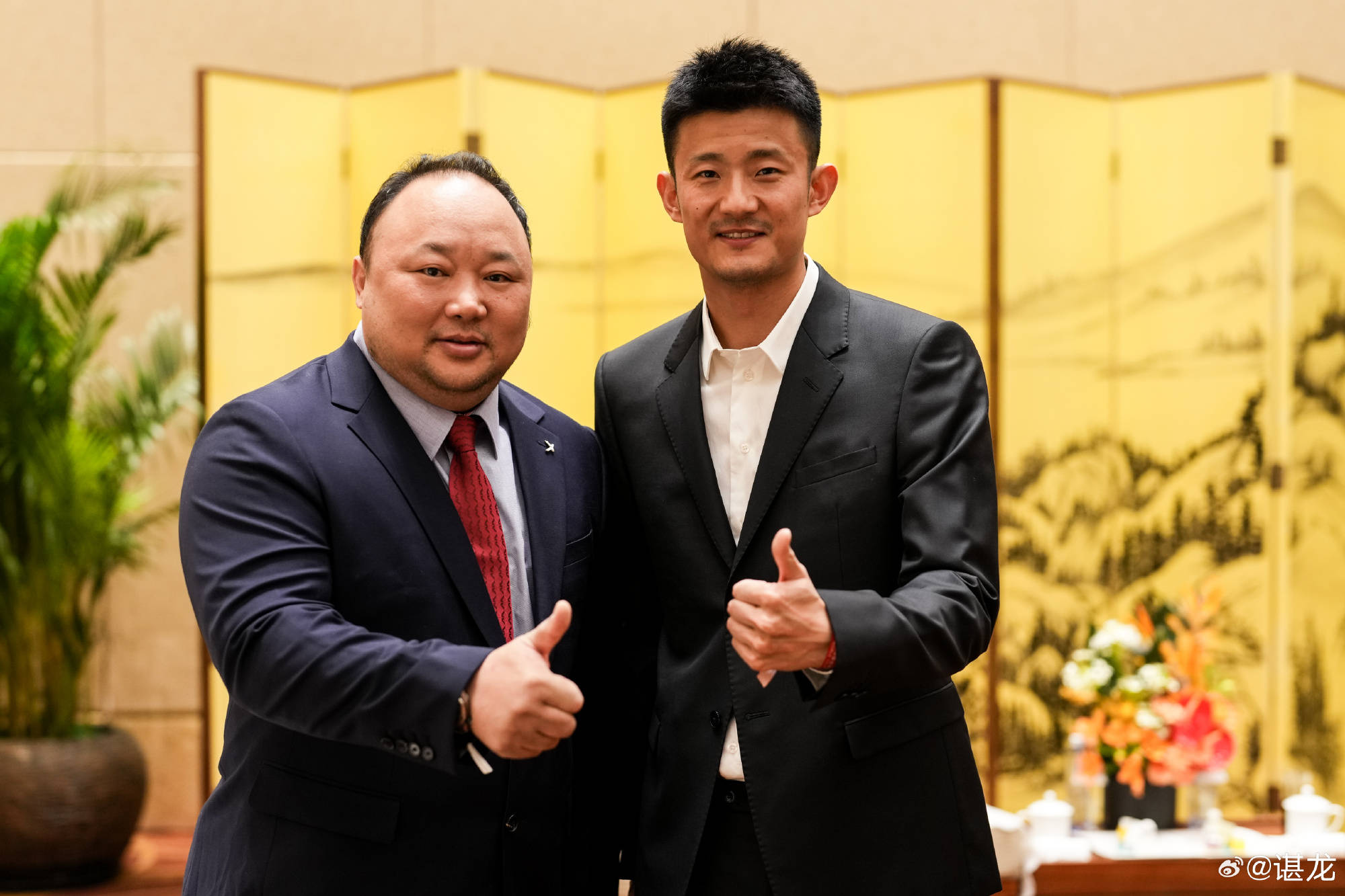 泰国羽毛球队碾压法国羽毛球队，谌龙送出助攻