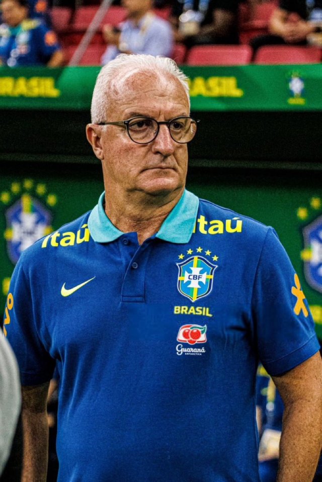 包含豪门球队主帅称将大力培养年轻球员，未来堪忧的词条